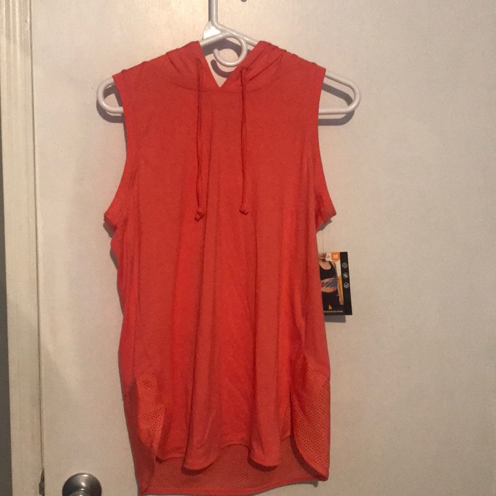 Sleeveless workout shirt with hood